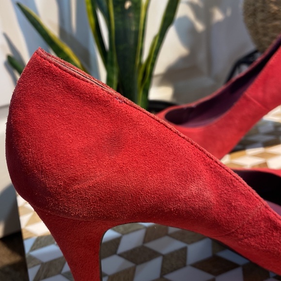 Red suede Liz Claiborne pumps — round/almond toe - Picture 6 of 7